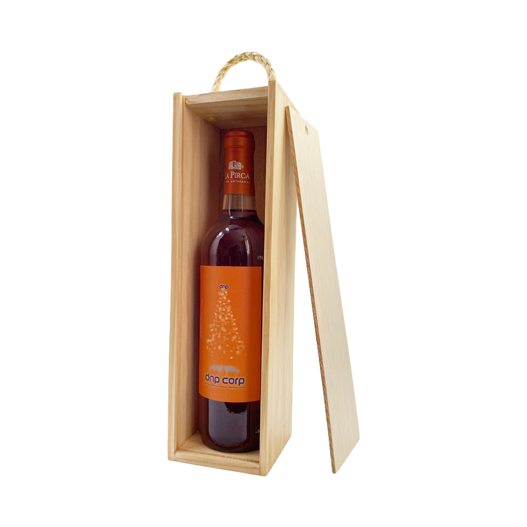 Caja de Pino Tapa Completa + Vino Personalizado La Pirca Gran Rosé 750 ML